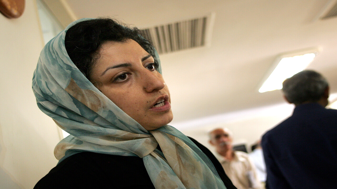 فوز الناشطة الإيرانية المسجونة " نرجس محمدي " بجائزة نوبل للسلام