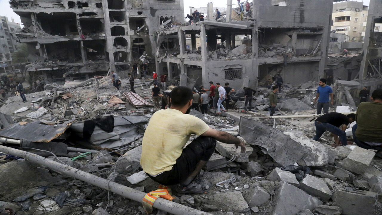 بعد سياسة التجويع، إسرائيل تتعمد قصف المدنيين المسالمين في غزة