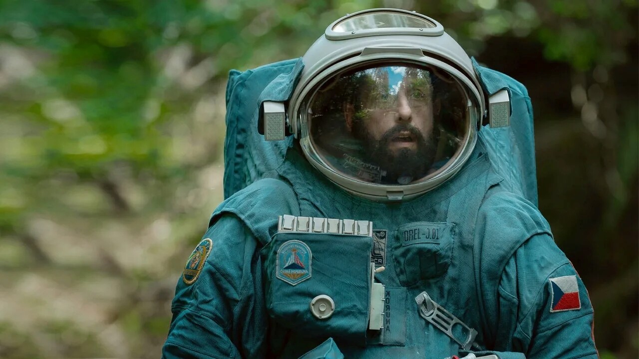 فيلم الخيال العلمي الأمريكي "Spaceman" يلفت إنتباه الجمهور 