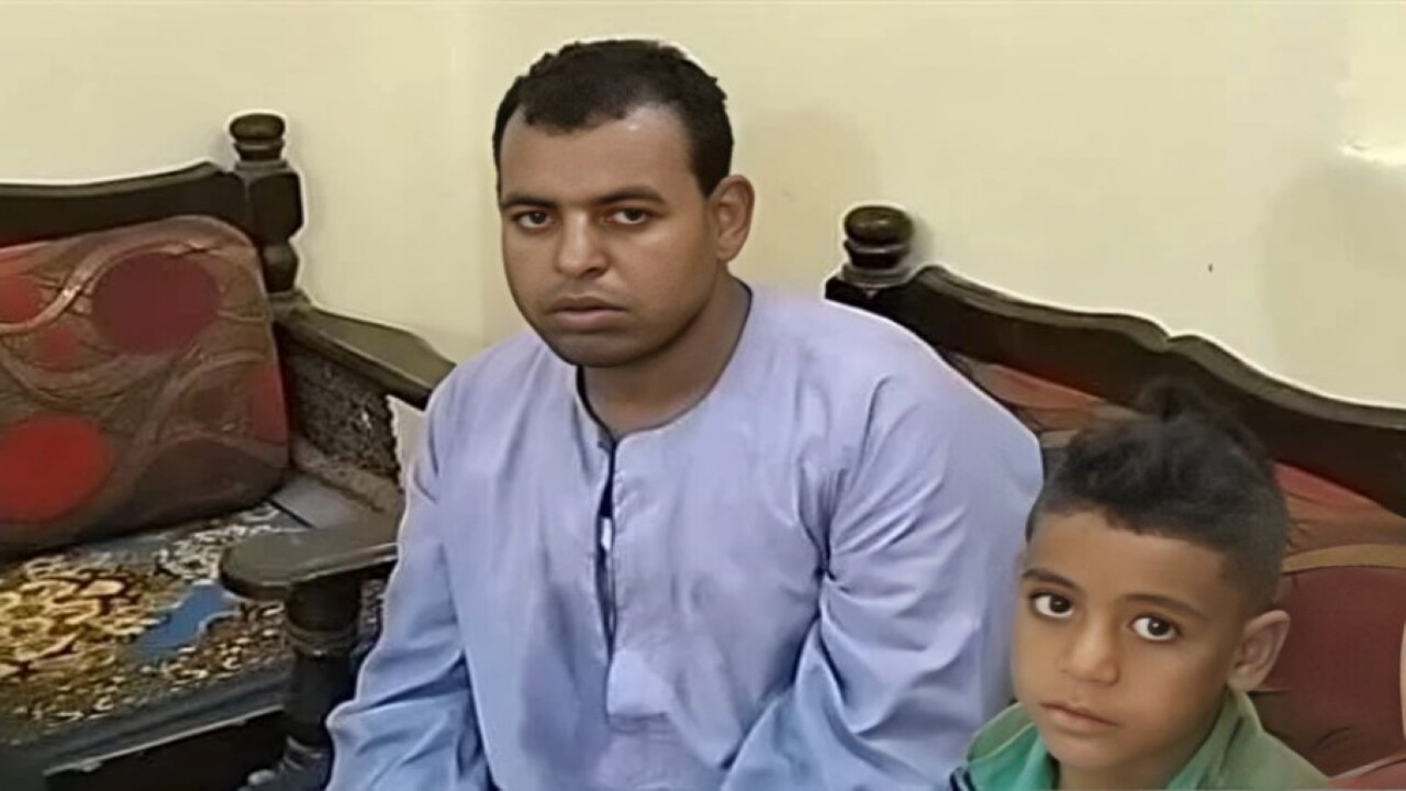 مؤسسة حياة كريمة تتكفل بـرعاية بائع غزل البنات الذي ابكي الكثيرين