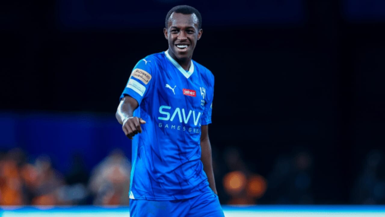 اللاعب "سعود عبدالحميد" يحسم موقفه من البقاء في نادي الهلال السعودي